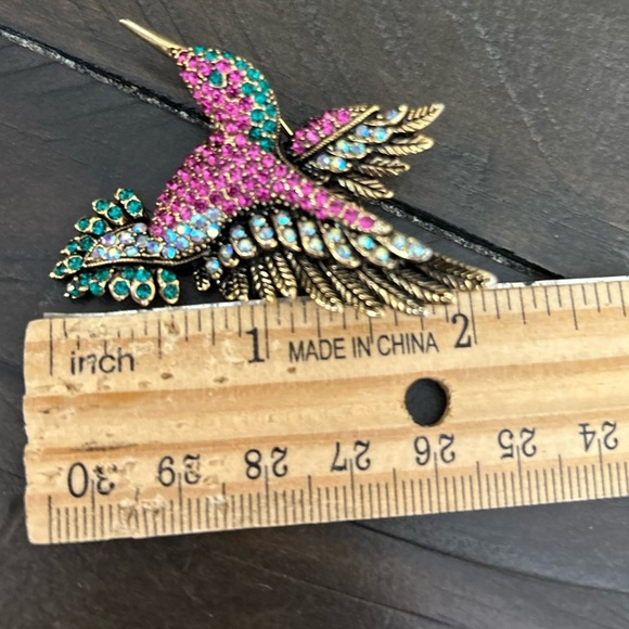 Vintage style hummingbird brooch pin..gold-toned metal with rhinestones. - Picture 4 of 6